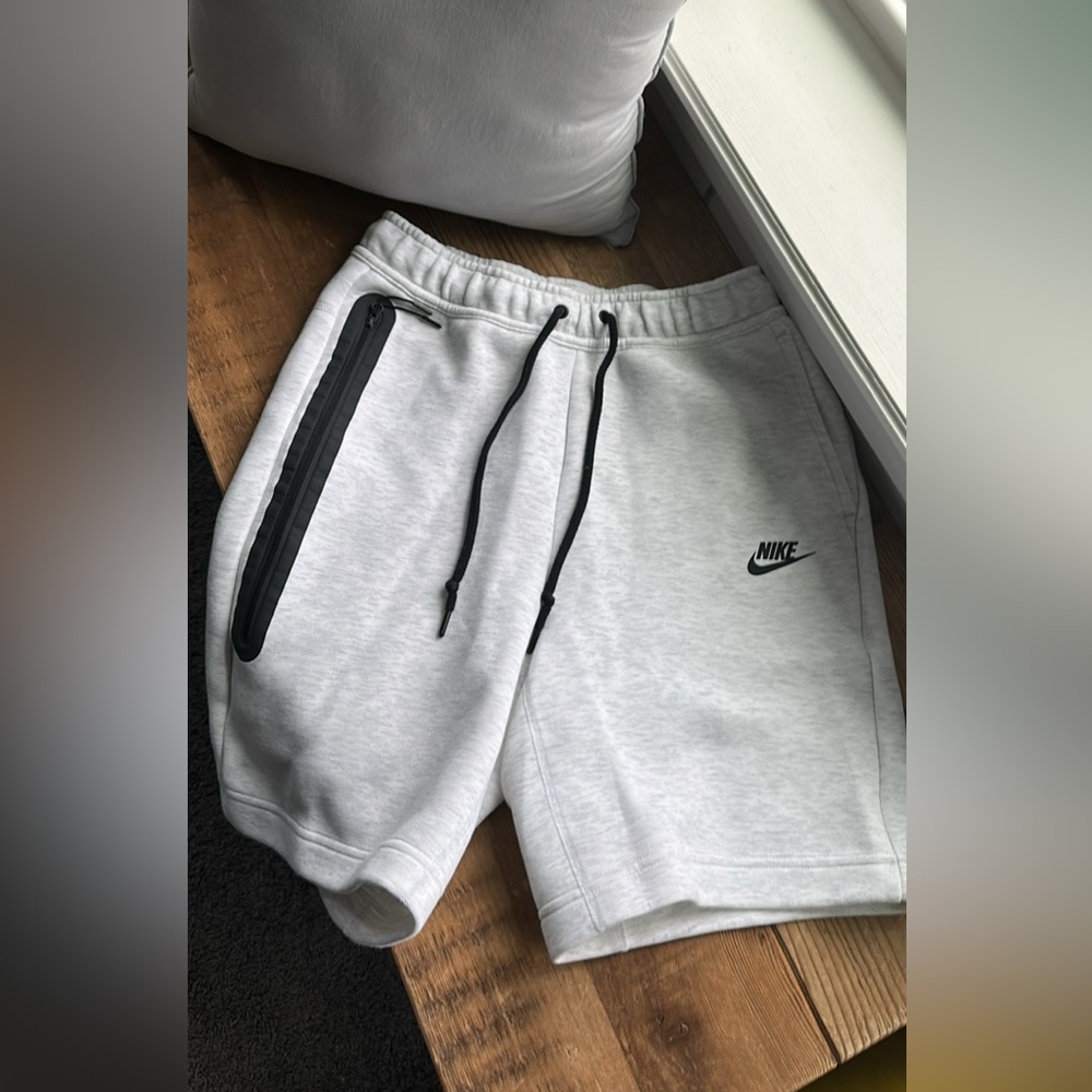 Nike Tech Fleece Men’s Shorts Size Small